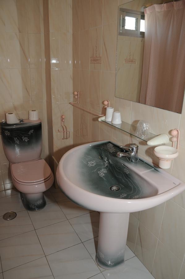 Hostal La Torre II Пуэнте-де-Доминго-Флорес Номер фото